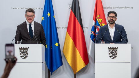 Ministerpräsident Boris Rhein und der stellvertretende Ministerpräsident, Wirtschaftsminister Kaweh Mansoori