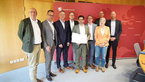 Gruppenfoto von der Pressekonferenz Industriepaket